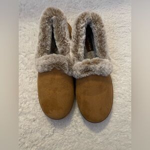 Sketchers Cozy Tan Faux Fur Lined Slippers